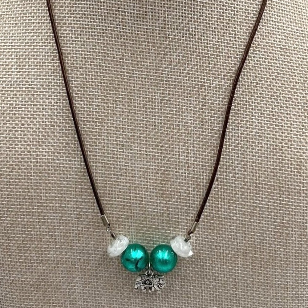 Vintage‎ Boho Elephant Pendant Necklace Silver Tone Carved Animal Leather Cord